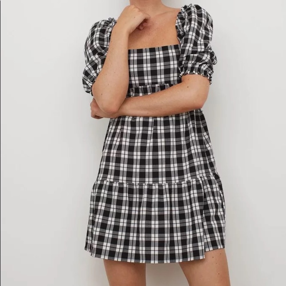 Short puff-sleeved H&M dress